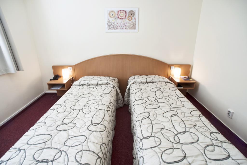 Hotel Ceu Konferencia Koezpont Budapest Zimmer foto